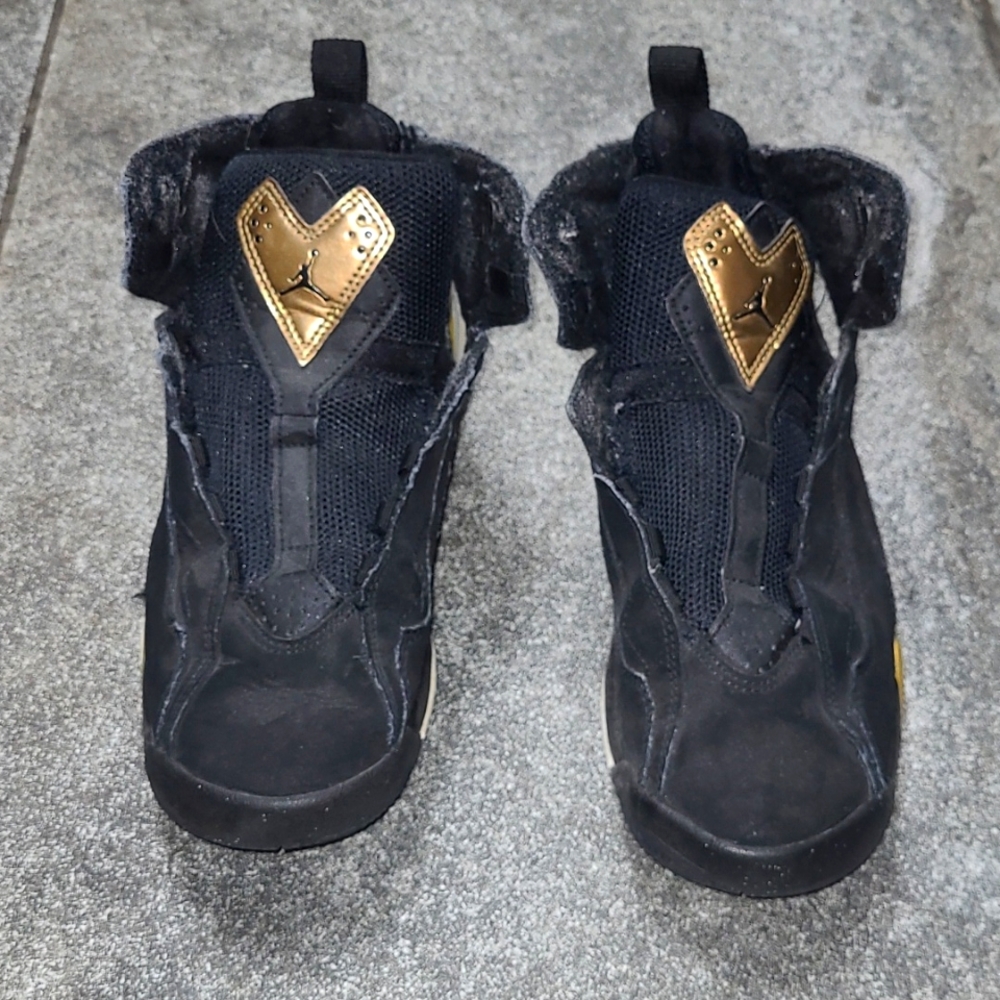 Black, White, & Metallic Gold Boys Jordan True Flight Sneakers